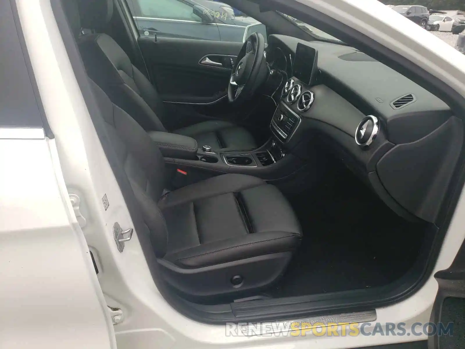 5 Photograph of a damaged car WDCTG4GBXKJ607148 MERCEDES-BENZ GLA-CLASS 2019