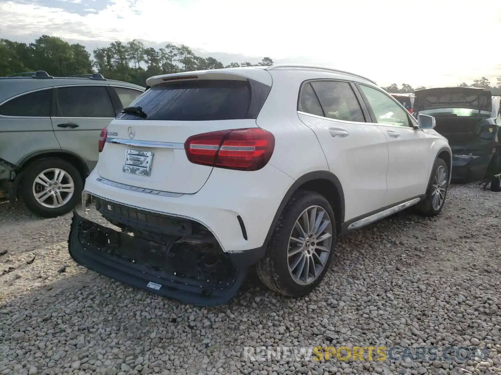 4 Photograph of a damaged car W1NTG4EB6LU029583 MERCEDES-BENZ GLA-CLASS 2020