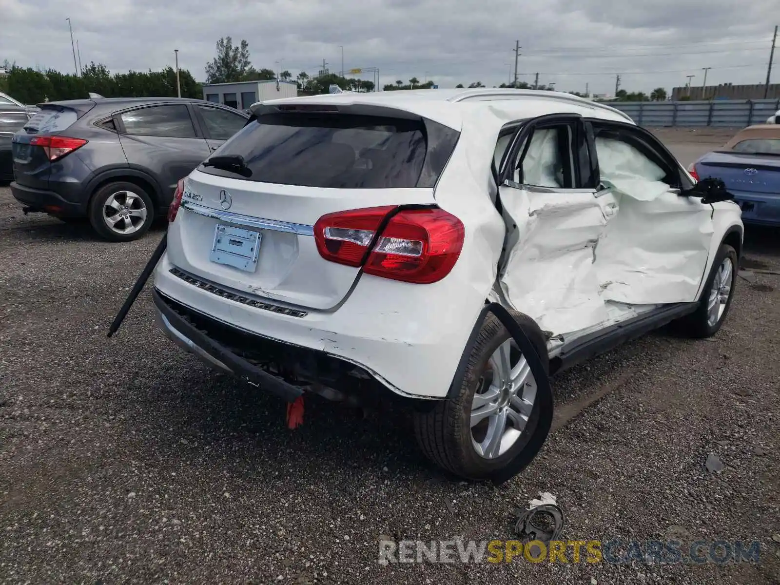 4 Photograph of a damaged car WDCTG4EB8LU026007 MERCEDES-BENZ GLA-CLASS 2020