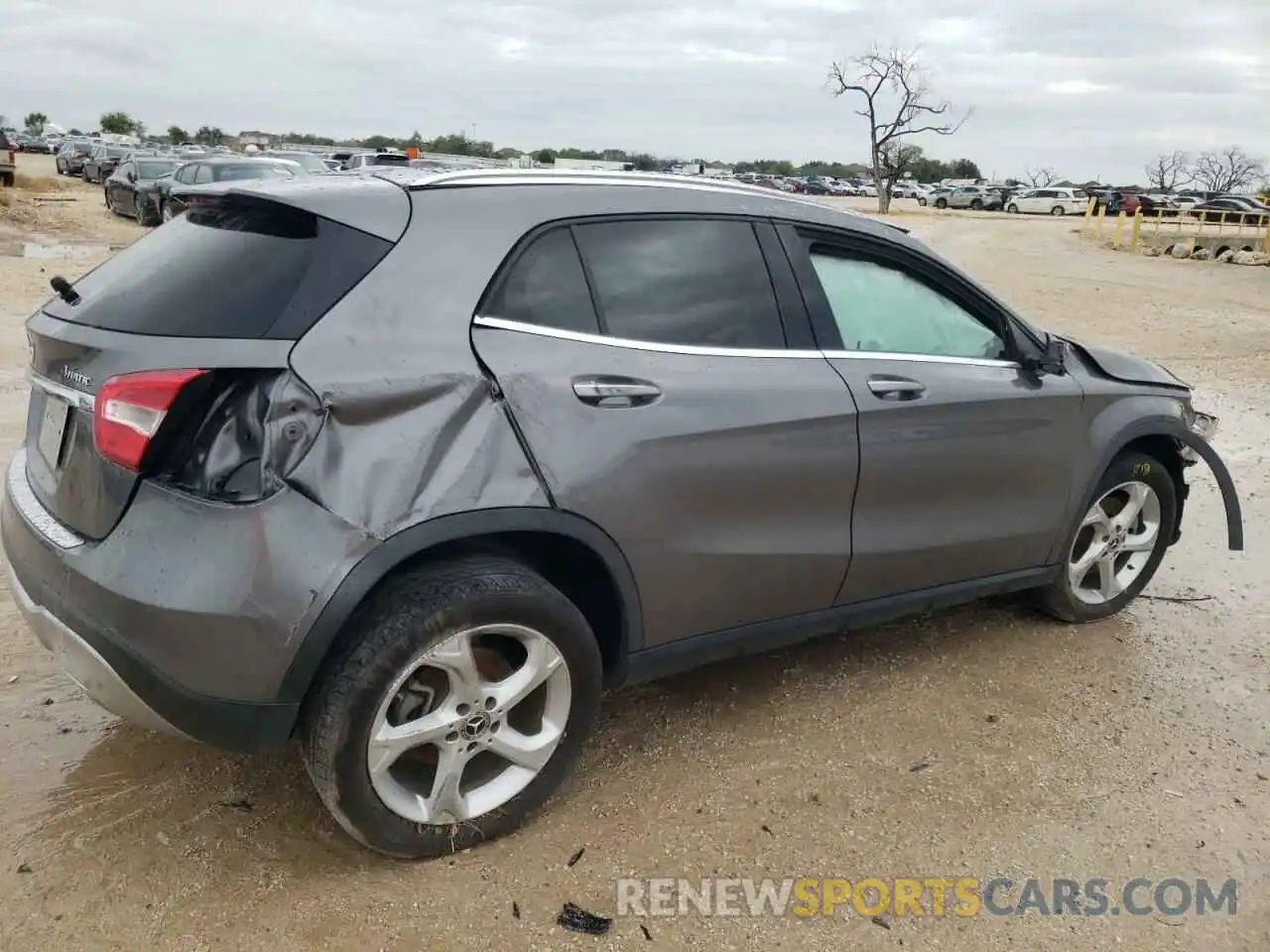 4 Photograph of a damaged car WDCTG4GB4LJ672658 MERCEDES-BENZ GLA-CLASS 2020