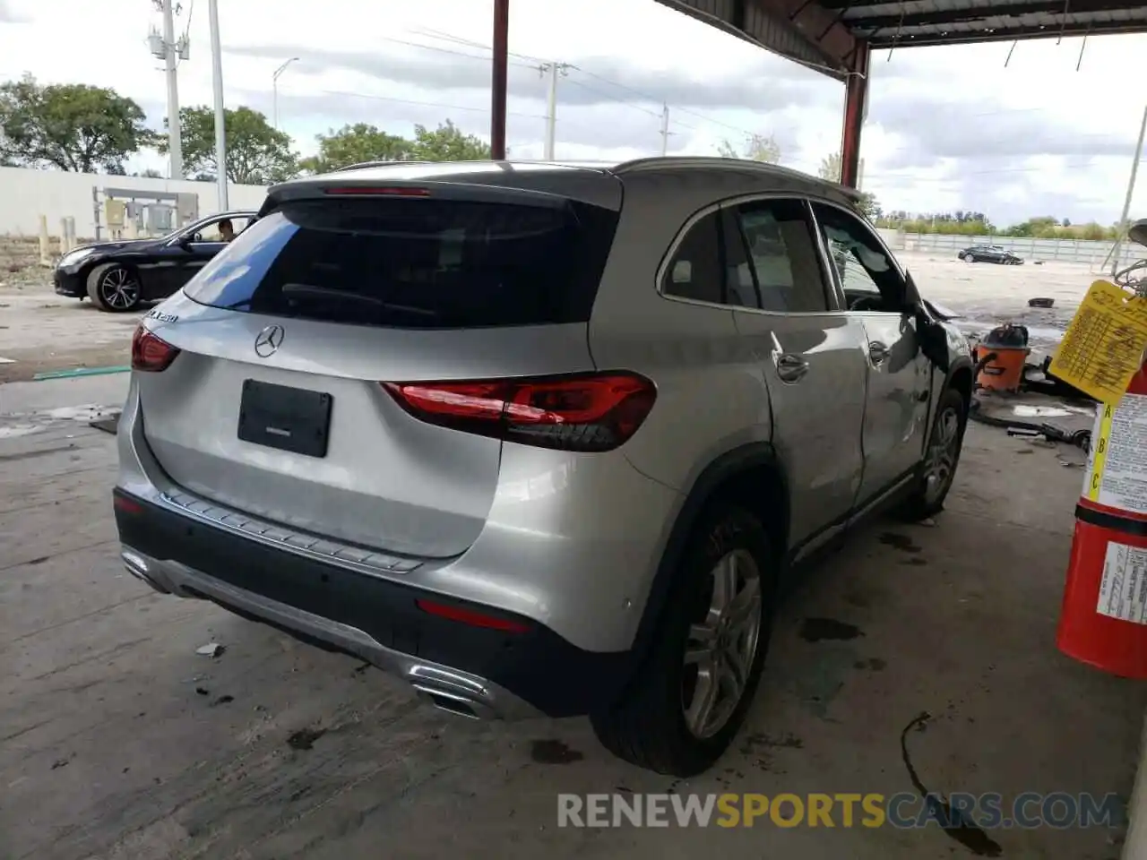 4 Photograph of a damaged car W1N4N4GB0MJ240580 MERCEDES-BENZ GLA-CLASS 2021