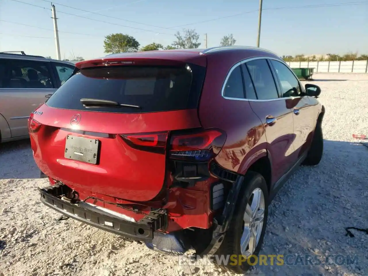 4 Photograph of a damaged car W1N4N4GB7MJ223971 MERCEDES-BENZ GLA-CLASS 2021