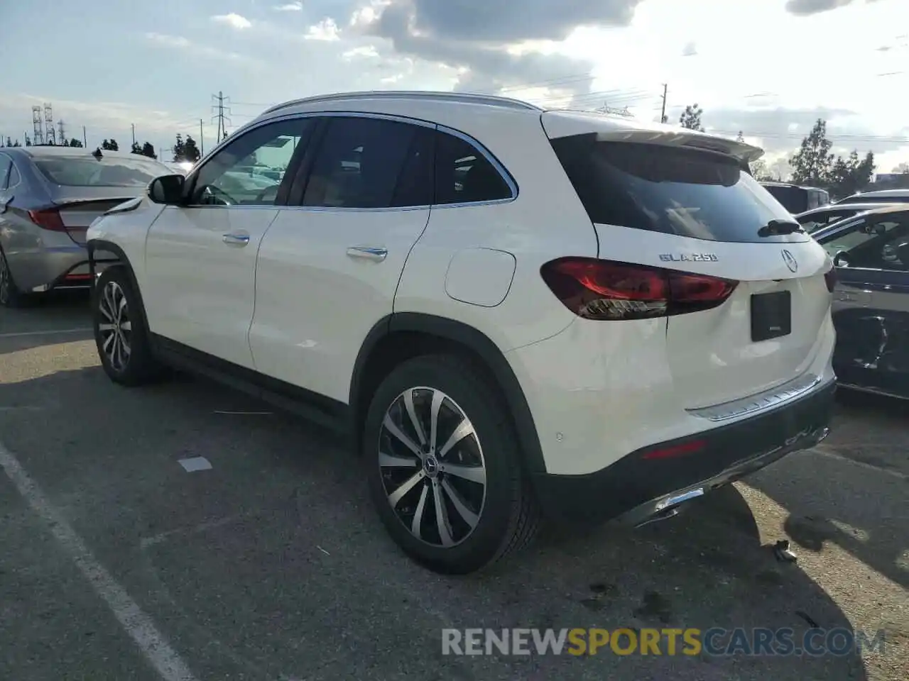 2 Photograph of a damaged car W1N4N4GB7MJ233433 MERCEDES-BENZ GLA-CLASS 2021