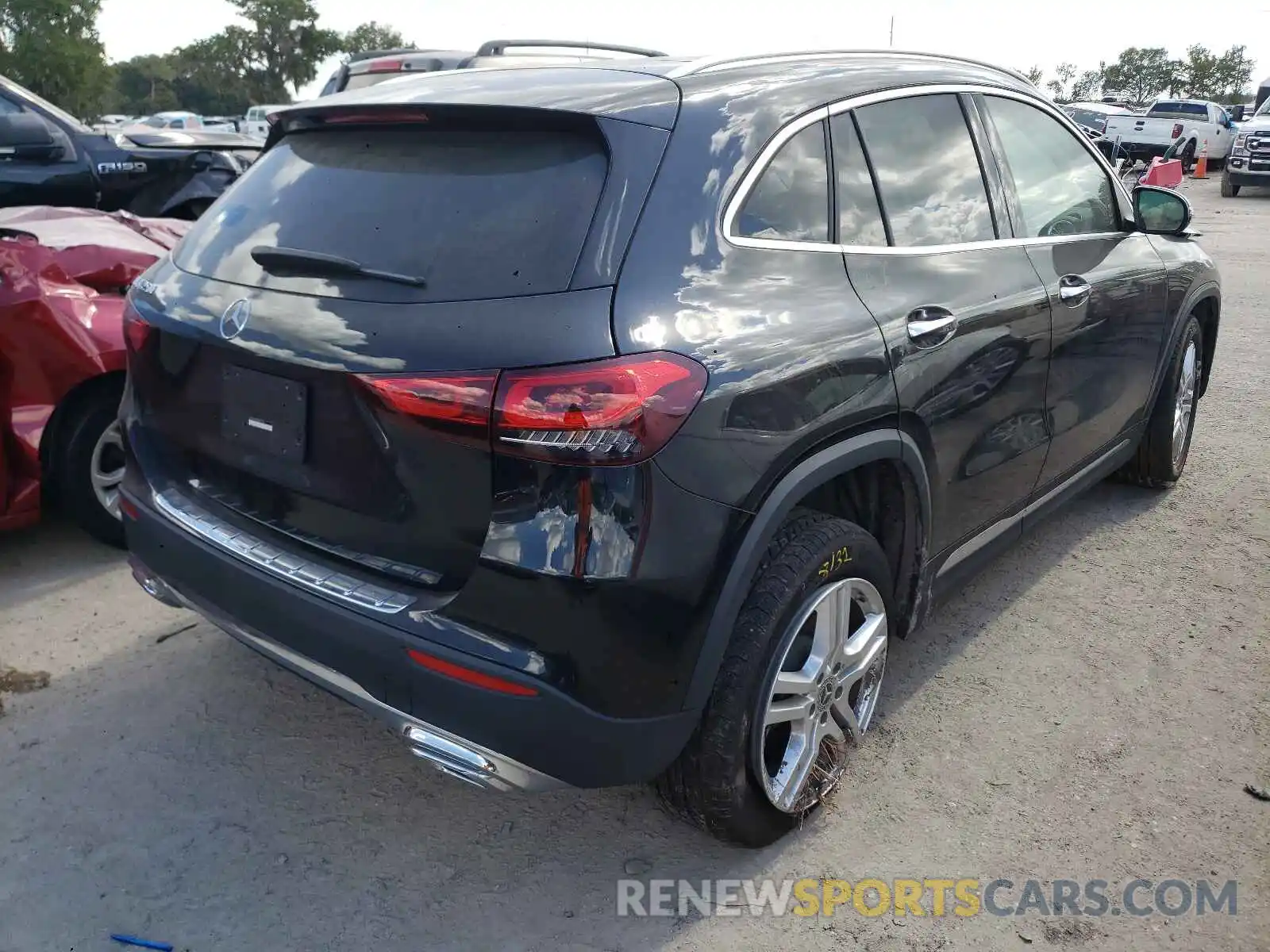 4 Photograph of a damaged car W1N4N4GB9MJ221056 MERCEDES-BENZ GLA-CLASS 2021