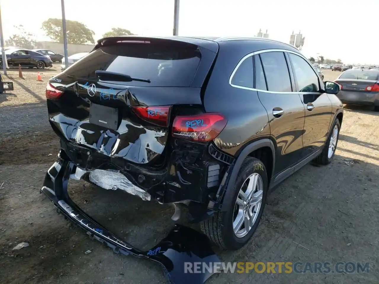 4 Photograph of a damaged car W1N4N4GB9MJ233630 MERCEDES-BENZ GLA-CLASS 2021