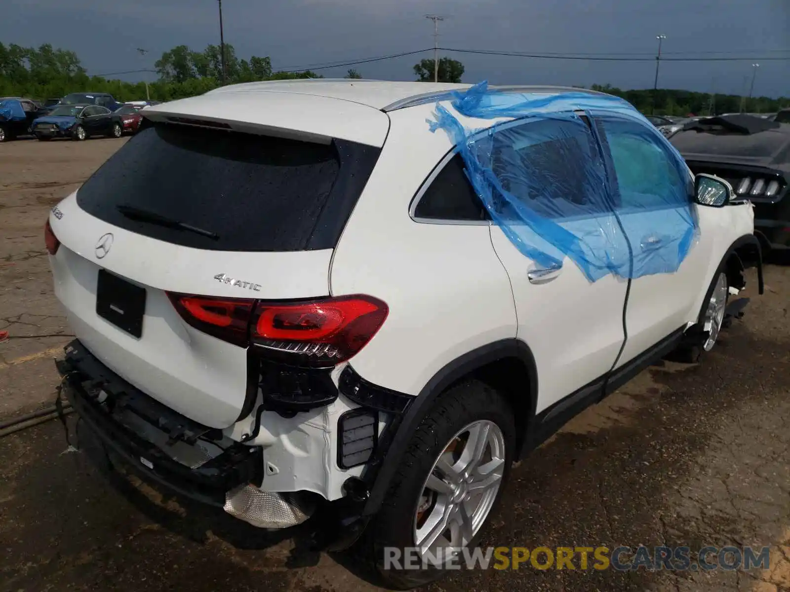 4 Photograph of a damaged car W1N4N4HB0MJ250136 MERCEDES-BENZ GLA-CLASS 2021