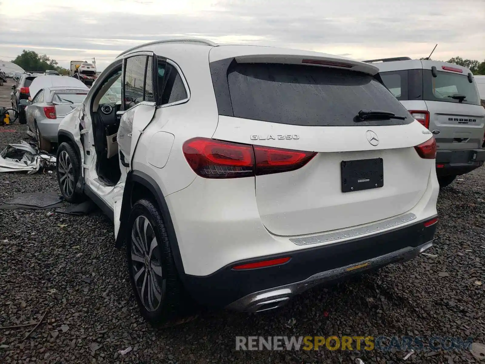 3 Photograph of a damaged car W1N4N4HB1MJ233037 MERCEDES-BENZ GLA-CLASS 2021