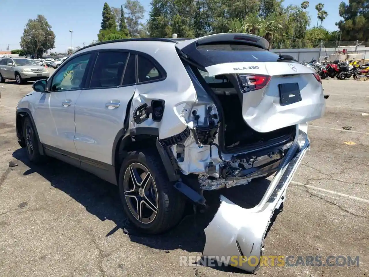 3 Photograph of a damaged car W1N4N4GB3NJ381841 MERCEDES-BENZ GLA-CLASS 2022