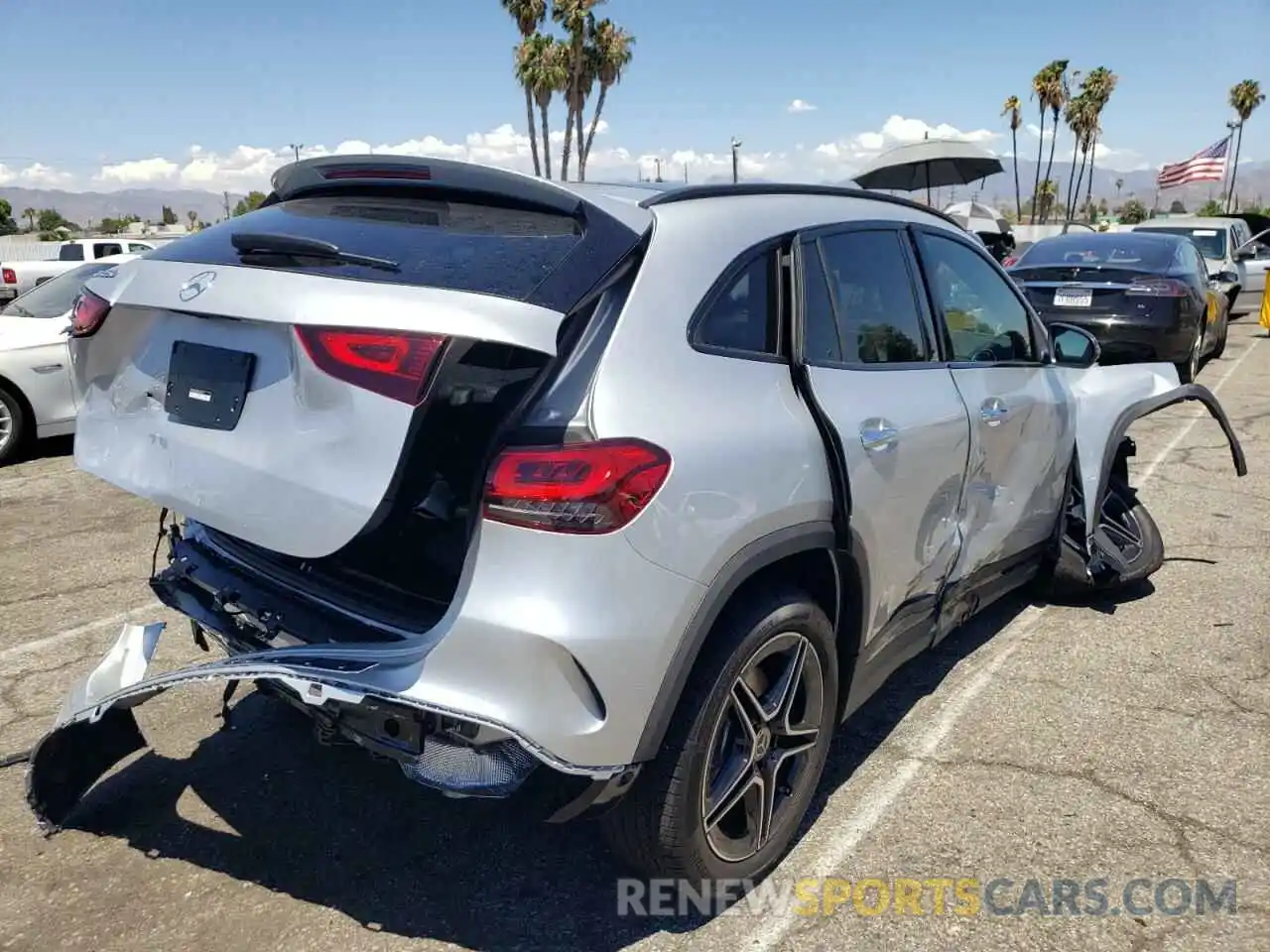 4 Photograph of a damaged car W1N4N4GB3NJ381841 MERCEDES-BENZ GLA-CLASS 2022