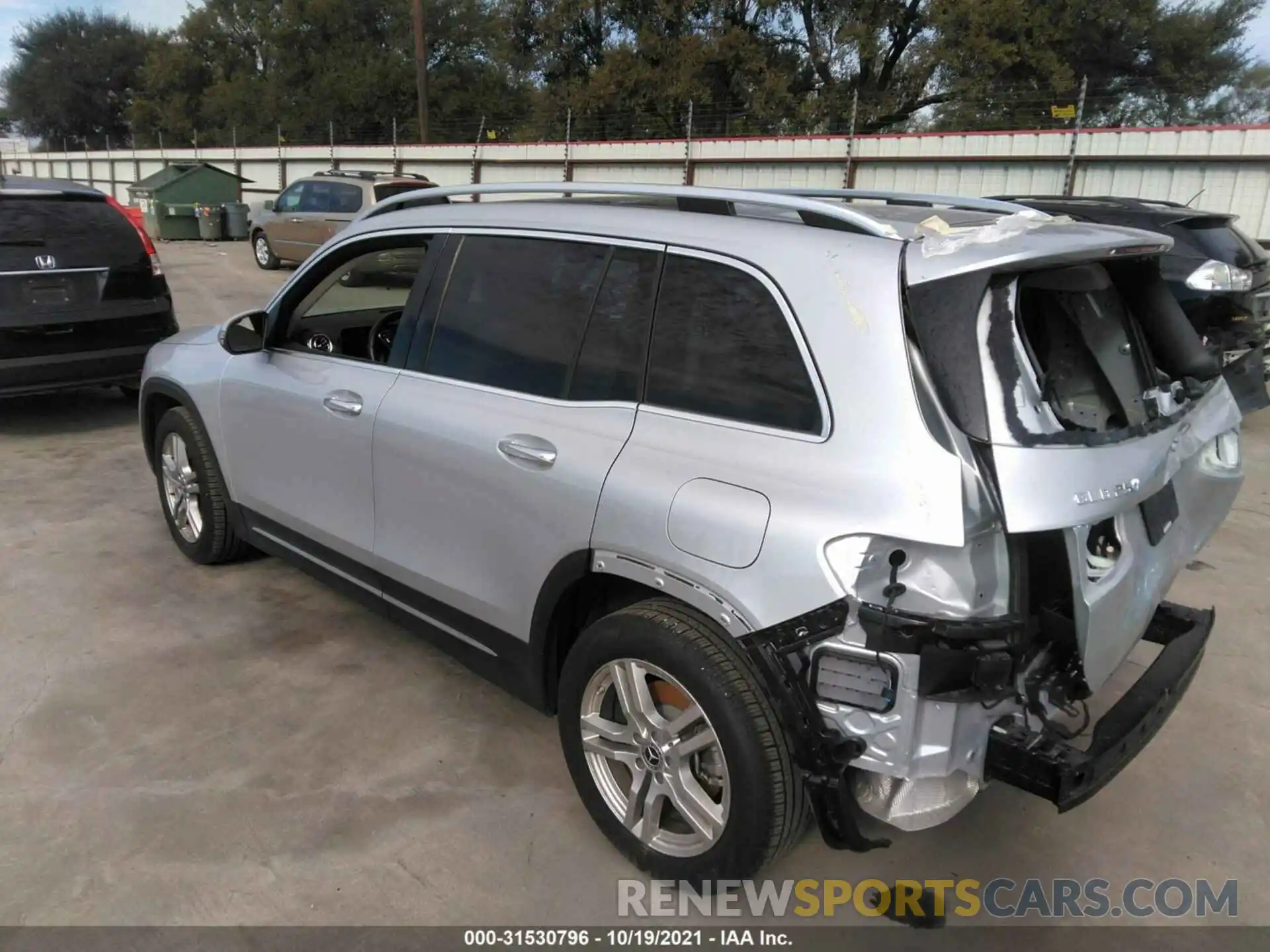 3 Photograph of a damaged car W1N4M4GB1LW024838 MERCEDES-BENZ GLB 2020