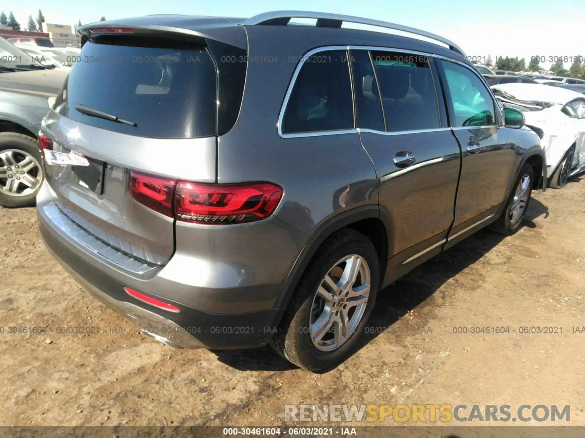 4 Photograph of a damaged car W1N4M4GB5LW024650 MERCEDES-BENZ GLB 2020