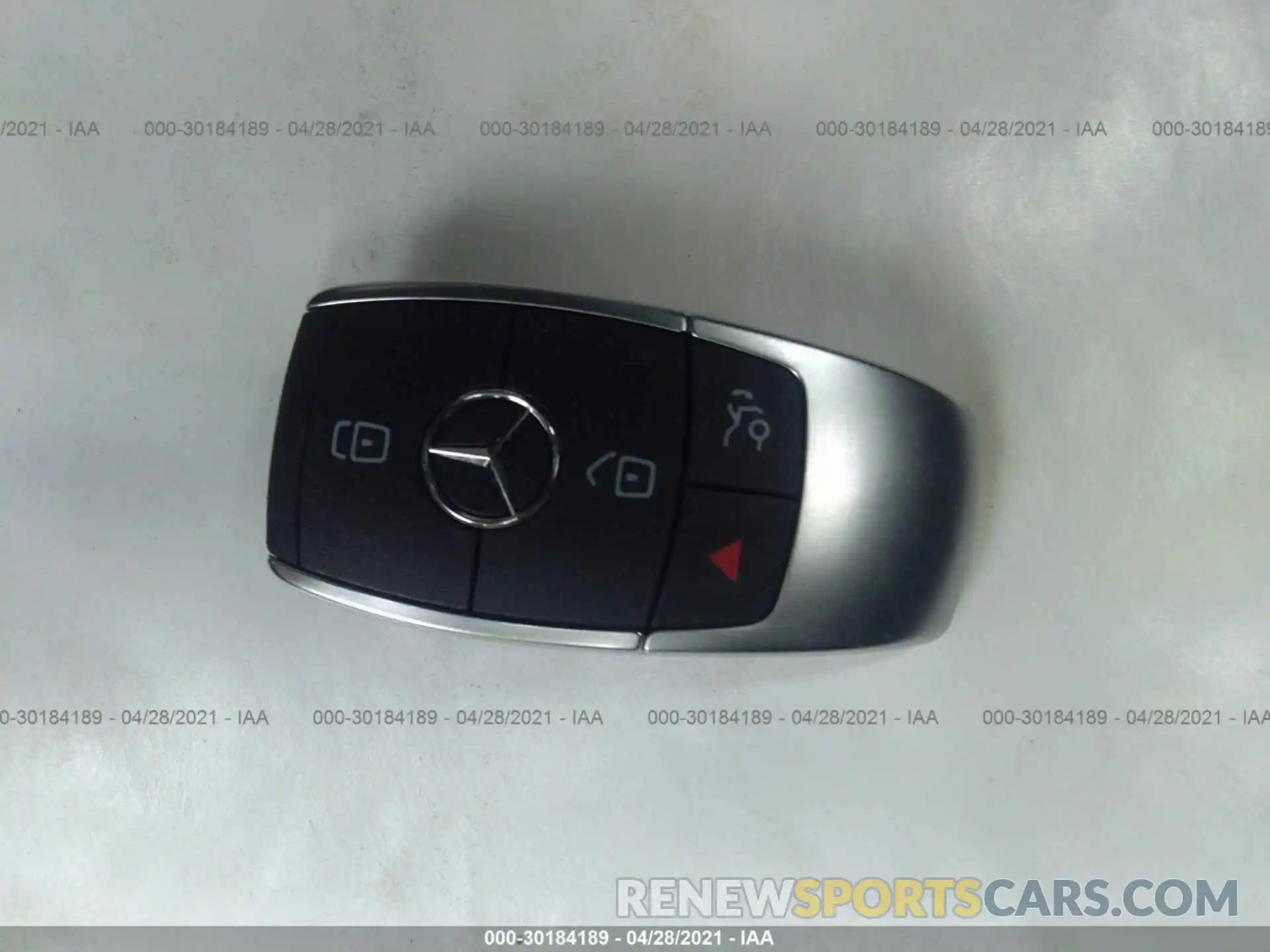 11 Photograph of a damaged car W1N4M4HB1LW038317 MERCEDES-BENZ GLB 2020