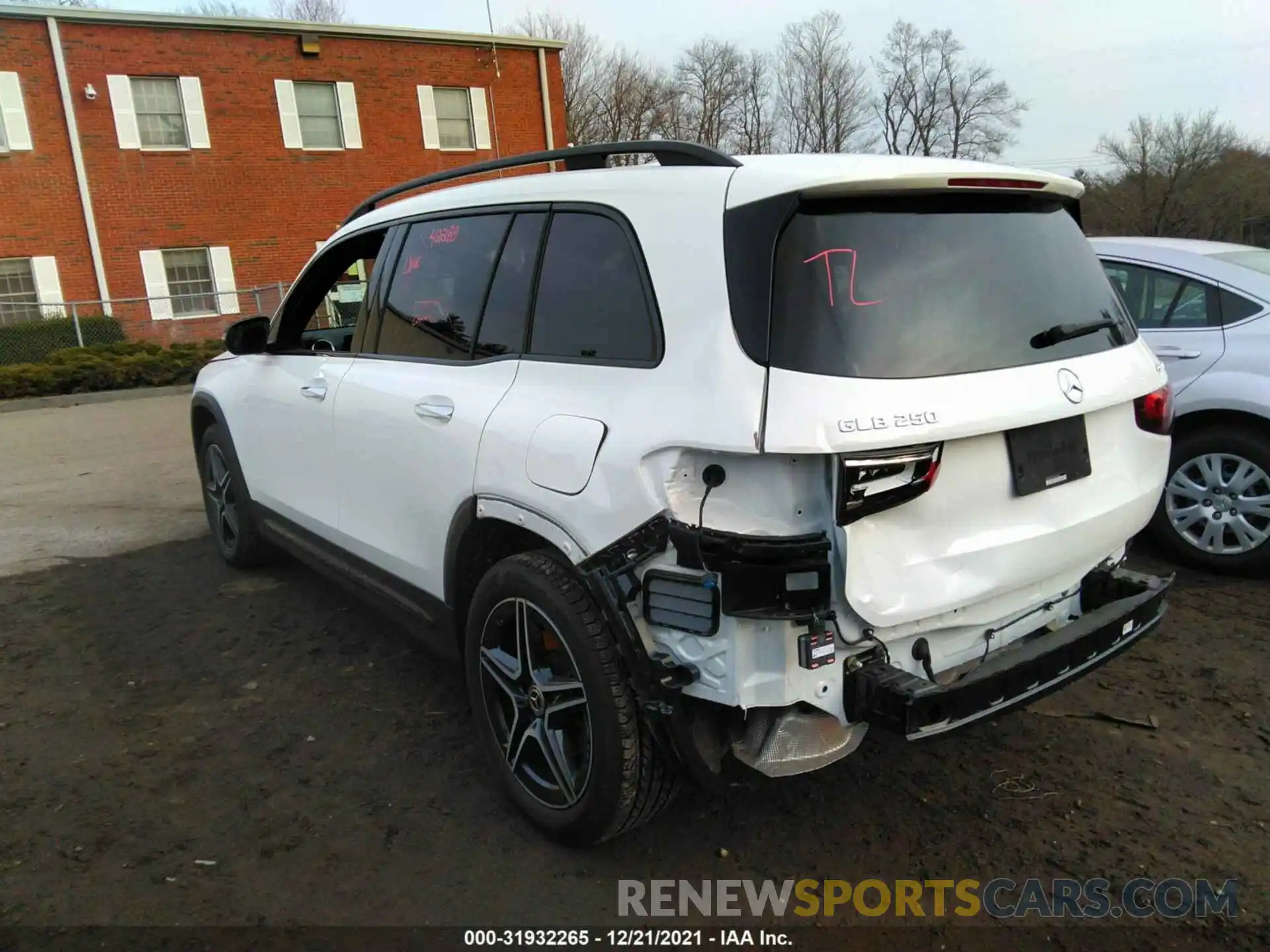 3 Photograph of a damaged car W1N4M4HB1LW045073 MERCEDES-BENZ GLB 2020