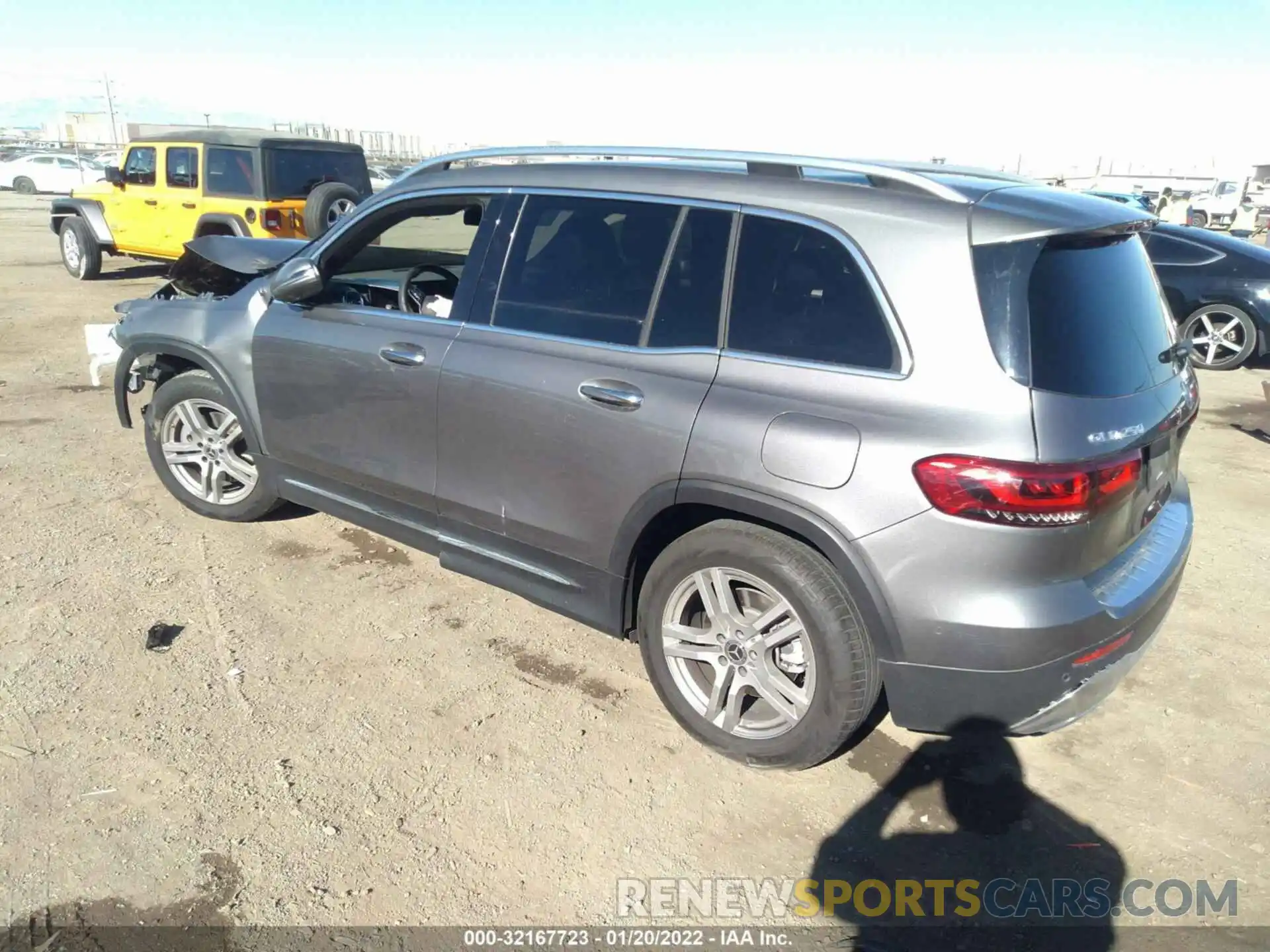 3 Photograph of a damaged car W1N4M4HB9LW069721 MERCEDES-BENZ GLB 2020