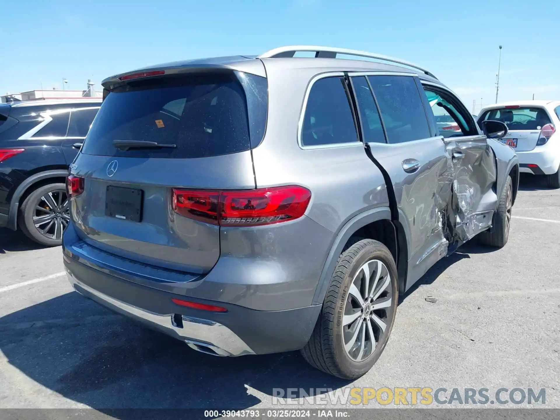 4 Photograph of a damaged car W1N4M4GB0MW138198 MERCEDES-BENZ GLB 2021