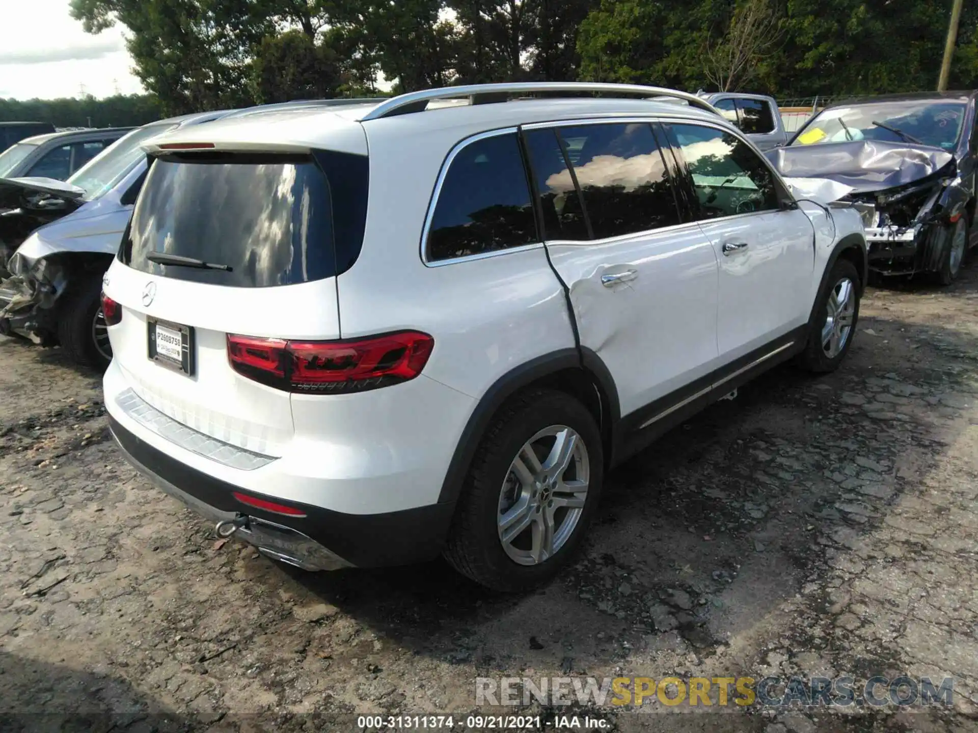 4 Photograph of a damaged car W1N4M4GB2MW152023 MERCEDES-BENZ GLB 2021