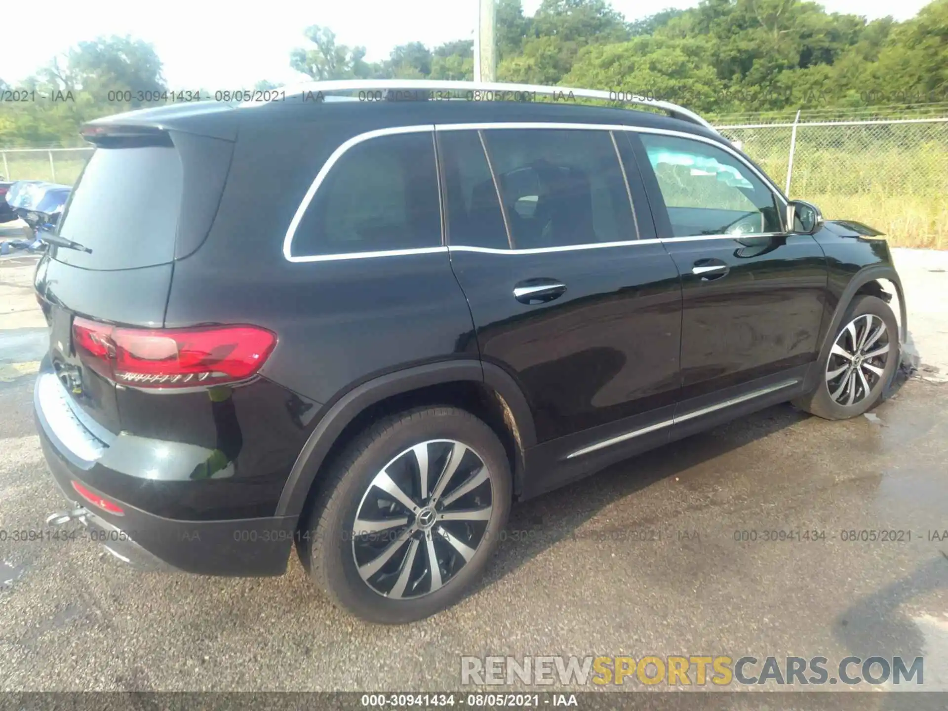 4 Photograph of a damaged car W1N4M4GB6MW114701 MERCEDES-BENZ GLB 2021