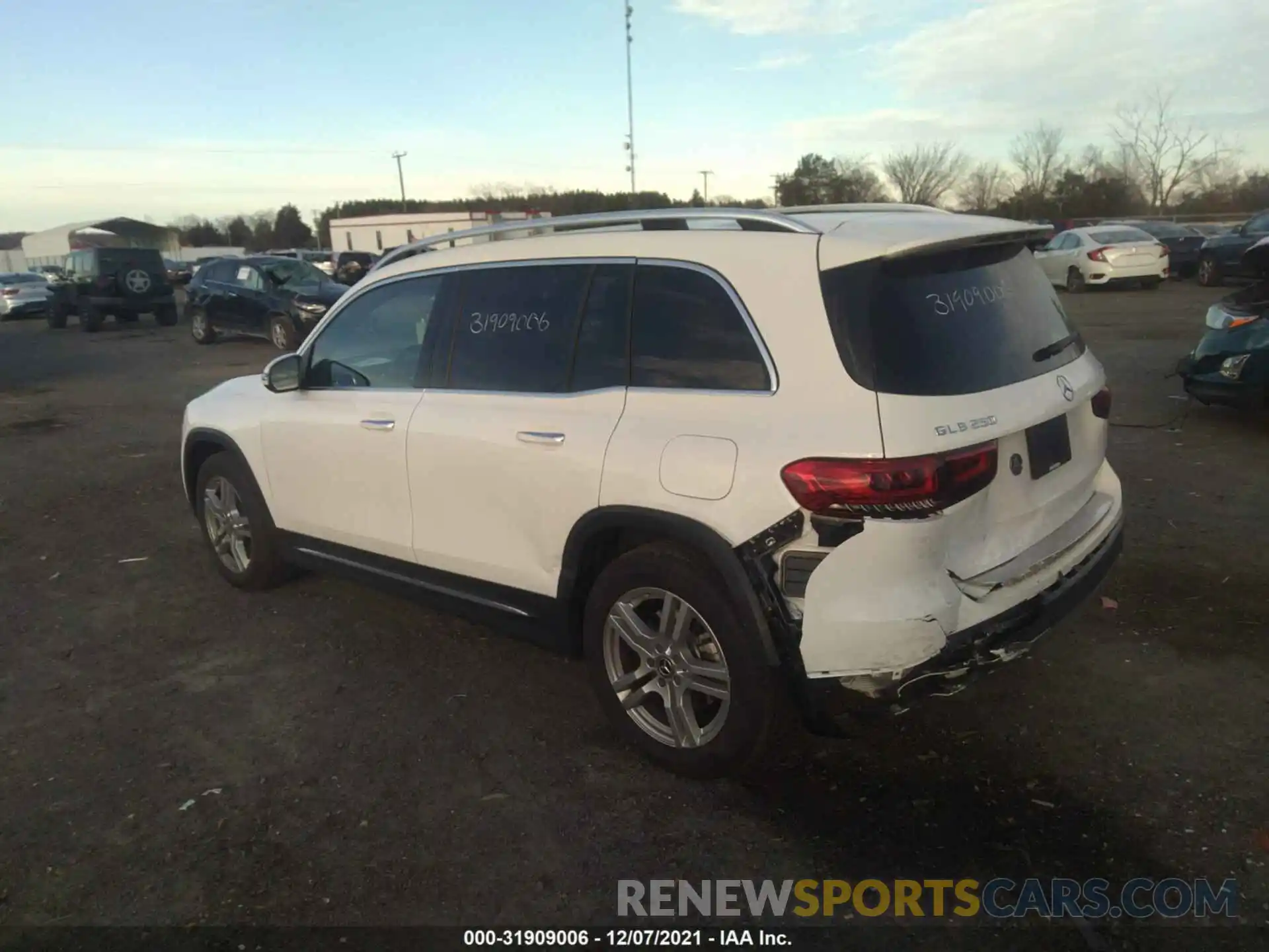 3 Photograph of a damaged car W1N4M4HB4MW092454 MERCEDES-BENZ GLB 2021