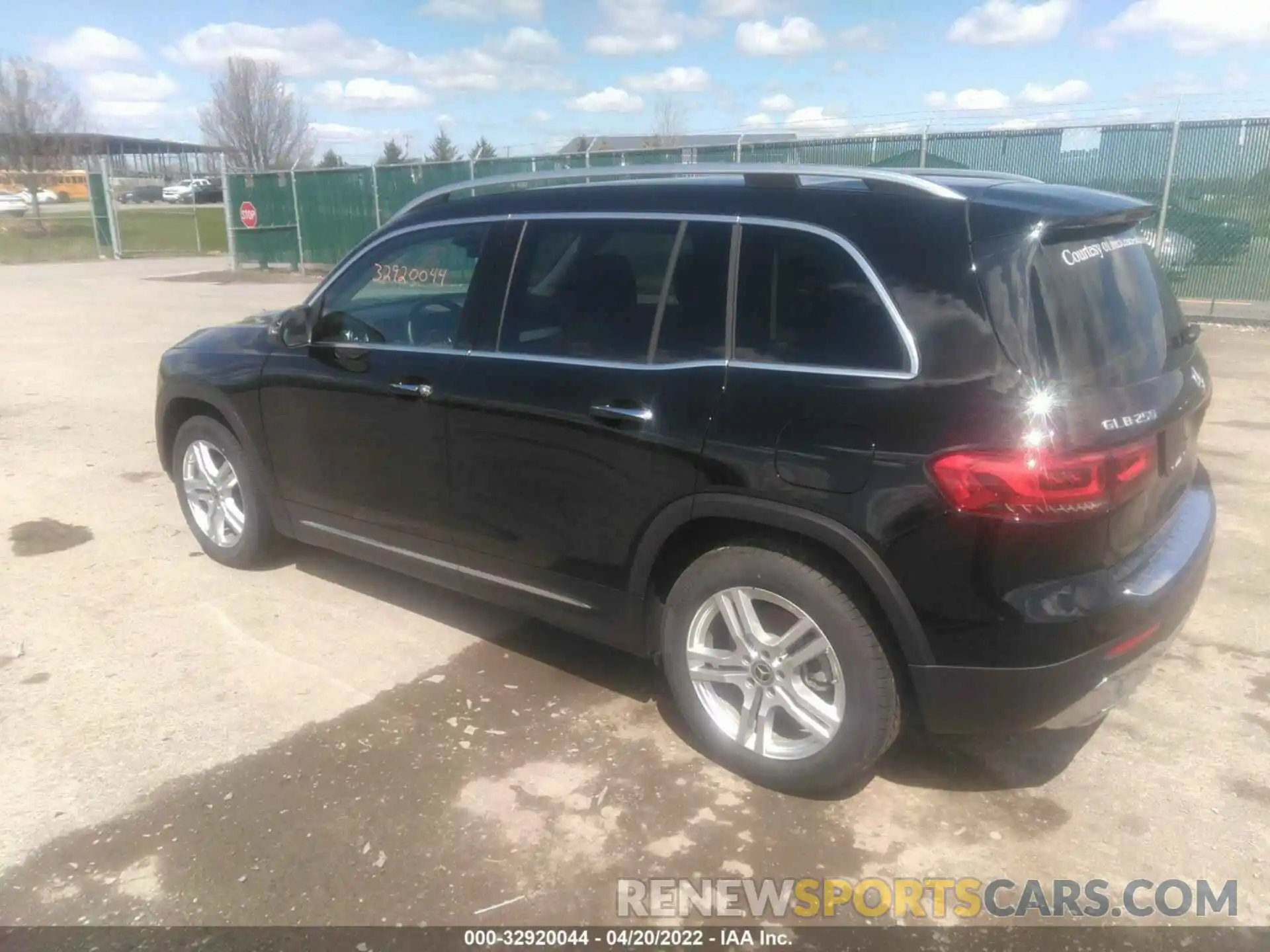 3 Photograph of a damaged car W1N4M4HB7MW101633 MERCEDES-BENZ GLB 2021