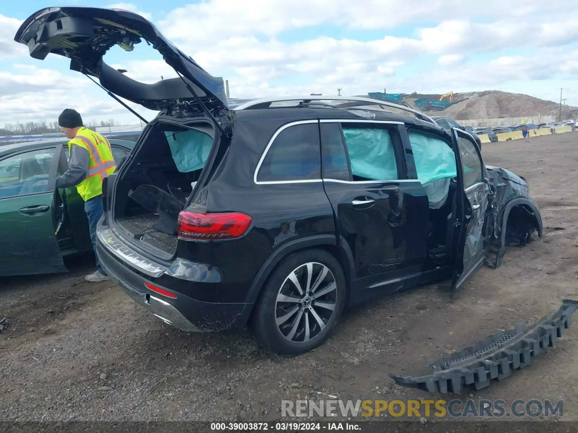 4 Photograph of a damaged car W1N4M4HB5NW185209 MERCEDES-BENZ GLB 2022