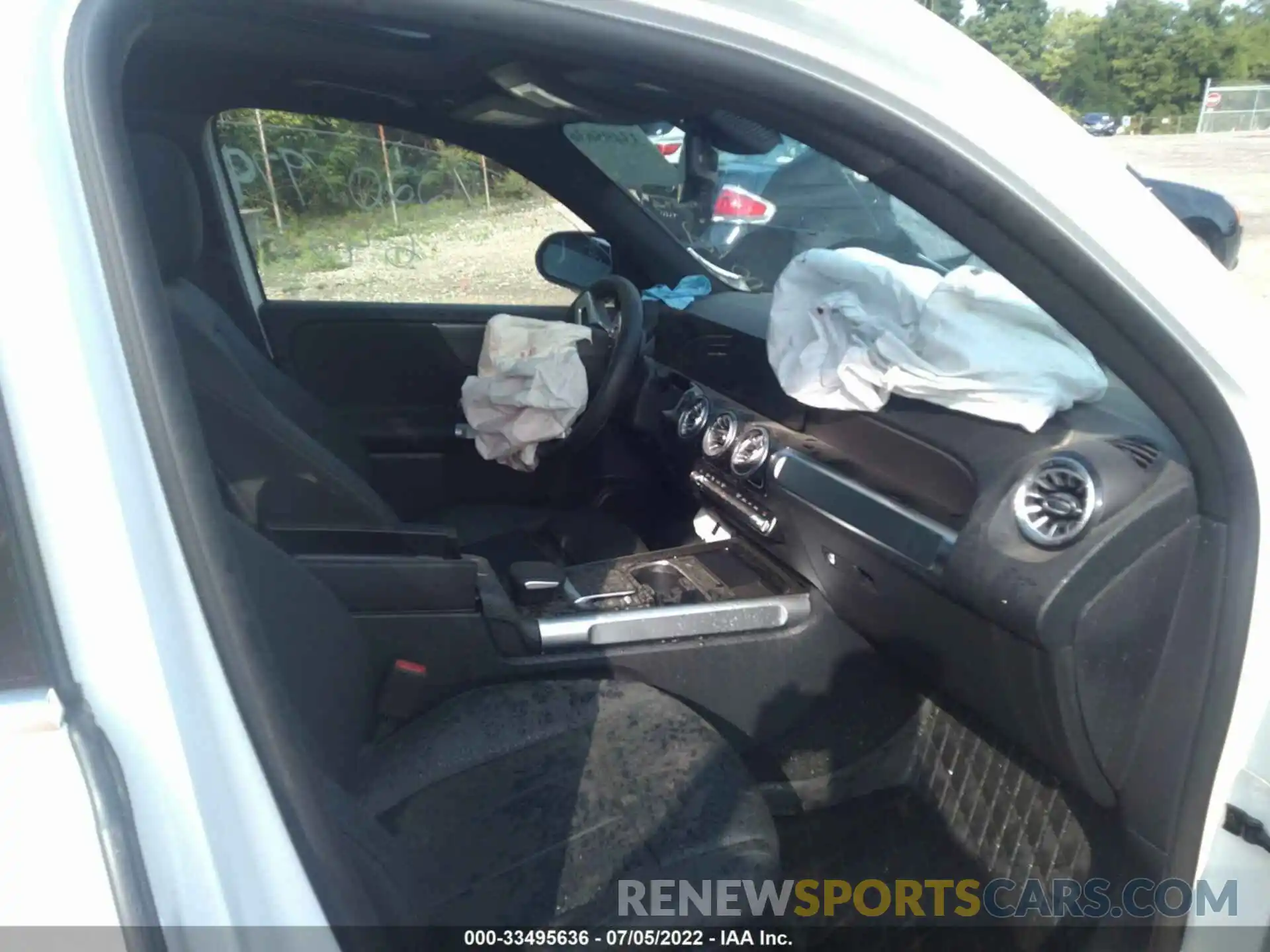 5 Photograph of a damaged car W1N4M4HBXNW180331 MERCEDES-BENZ GLB 2022