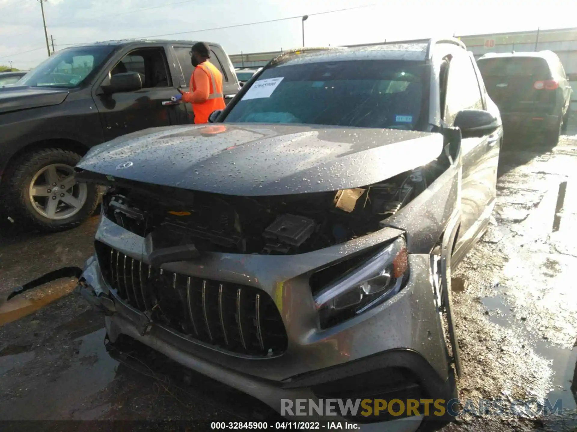 2 Photograph of a damaged car W1N4M5BB0NW184371 MERCEDES-BENZ GLB 2022