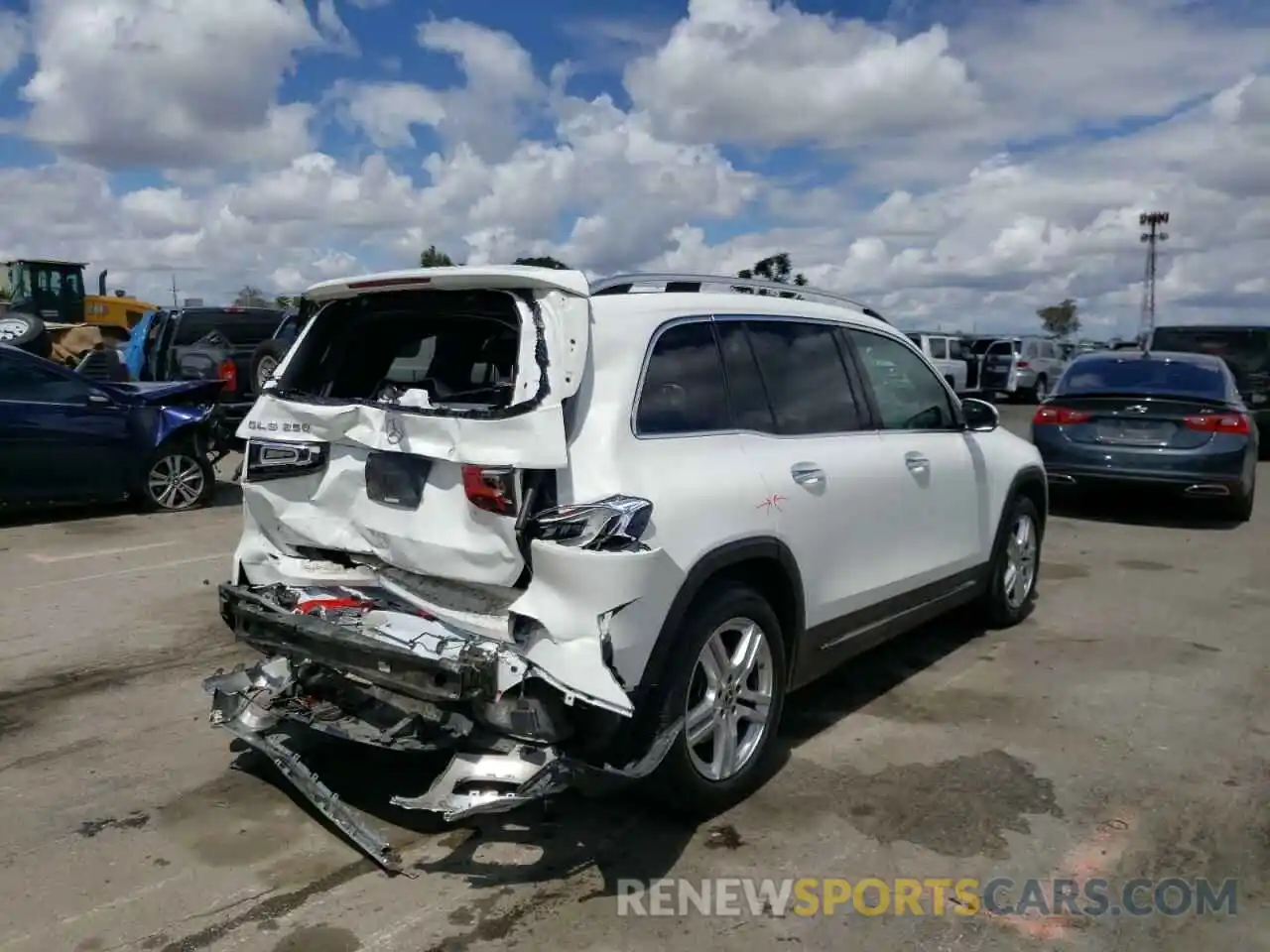 4 Photograph of a damaged car W1N4M4GB3LW033623 MERCEDES-BENZ GLB-CLASS 2020