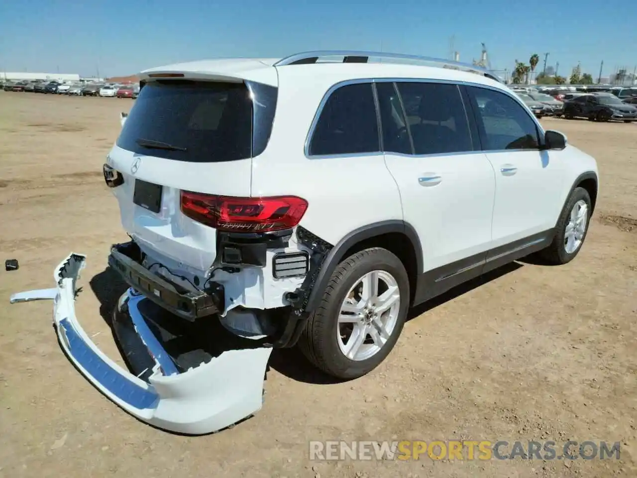 4 Photograph of a damaged car W1N4M4GB8LW032807 MERCEDES-BENZ GLB-CLASS 2020