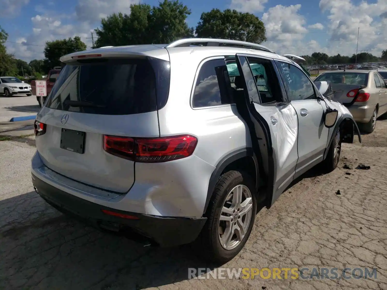 4 Photograph of a damaged car W1N4M4GB9LW020178 MERCEDES-BENZ GLB-CLASS 2020