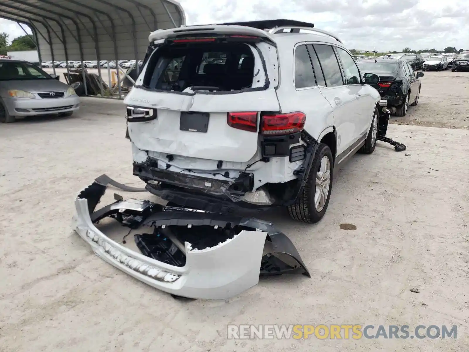 4 Photograph of a damaged car W1N4M4GBXLW028080 MERCEDES-BENZ GLB-CLASS 2020