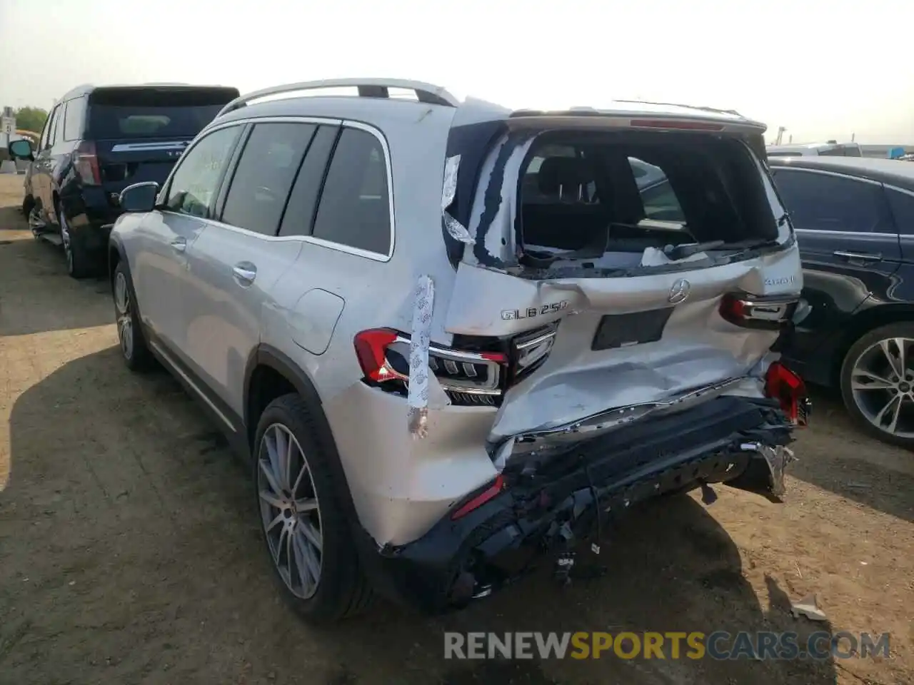 3 Photograph of a damaged car W1N4M4HB5LW019236 MERCEDES-BENZ GLB-CLASS 2020