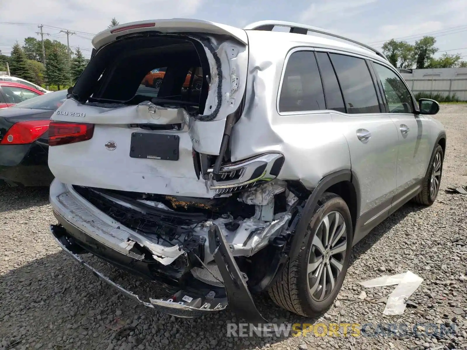 4 Photograph of a damaged car W1N4M4HB7LW054957 MERCEDES-BENZ GLB-CLASS 2020