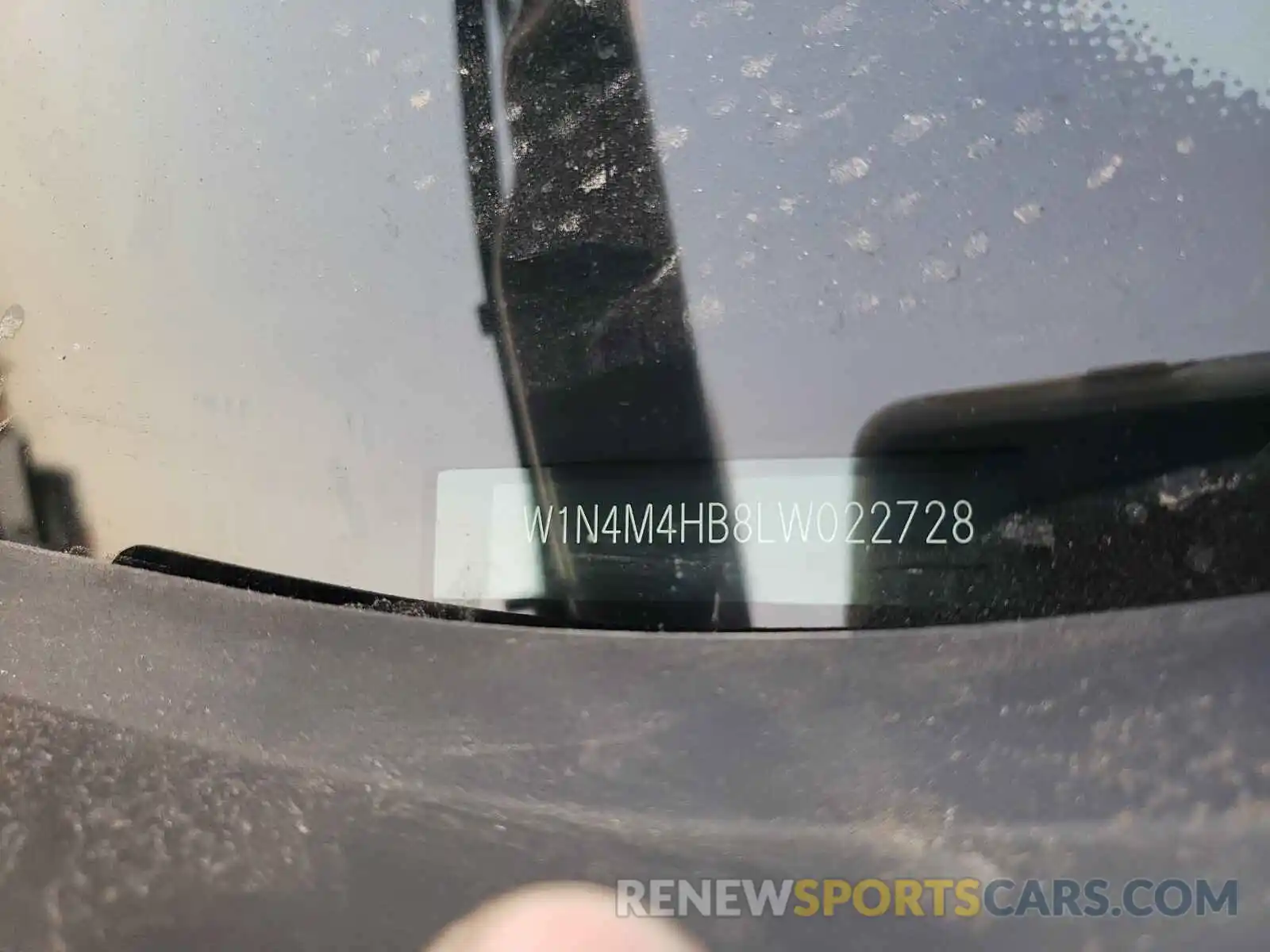 10 Photograph of a damaged car W1N4M4HB8LW022728 MERCEDES-BENZ GLB-CLASS 2020