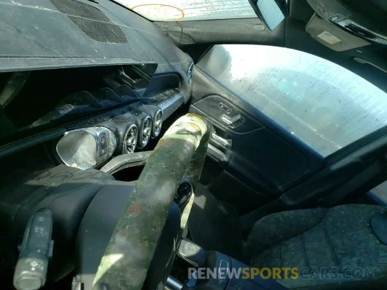 8 Photograph of a damaged car W1N4M4HBXLW016350 MERCEDES-BENZ GLB-CLASS 2020