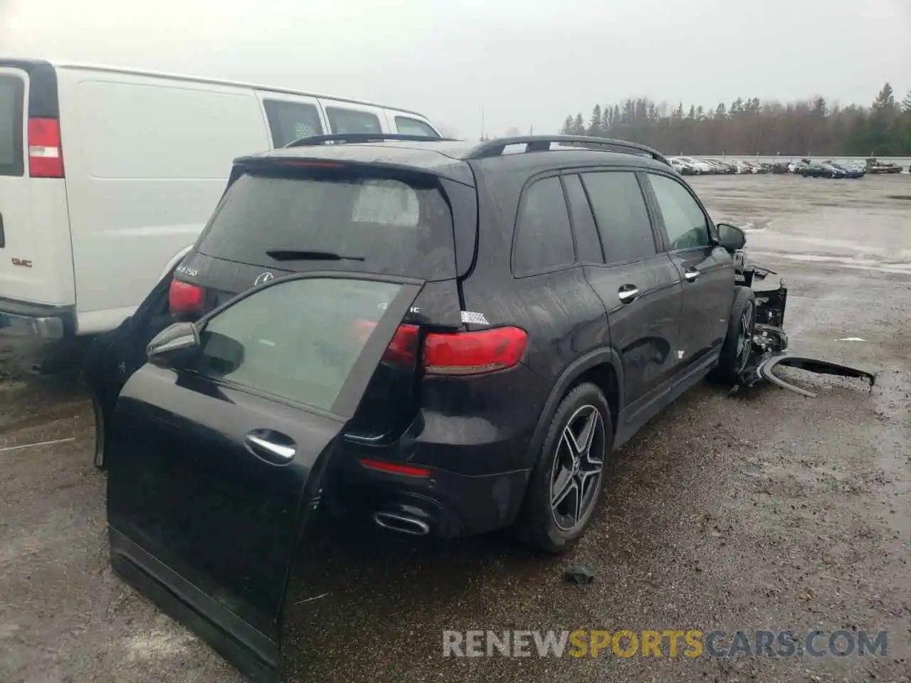 4 Photograph of a damaged car W1N4M4HBXLW043239 MERCEDES-BENZ GLB-CLASS 2020