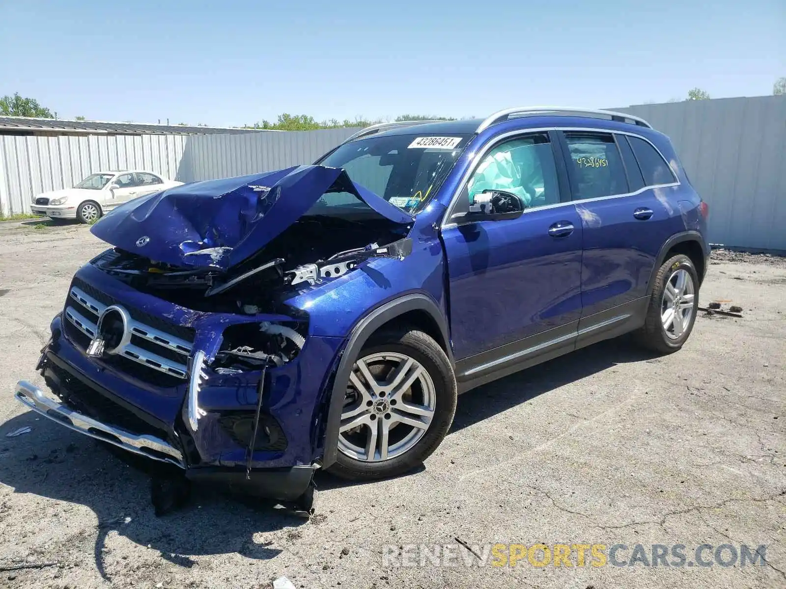 2 Photograph of a damaged car W1N4M4HBXLW054709 MERCEDES-BENZ GLB-CLASS 2020