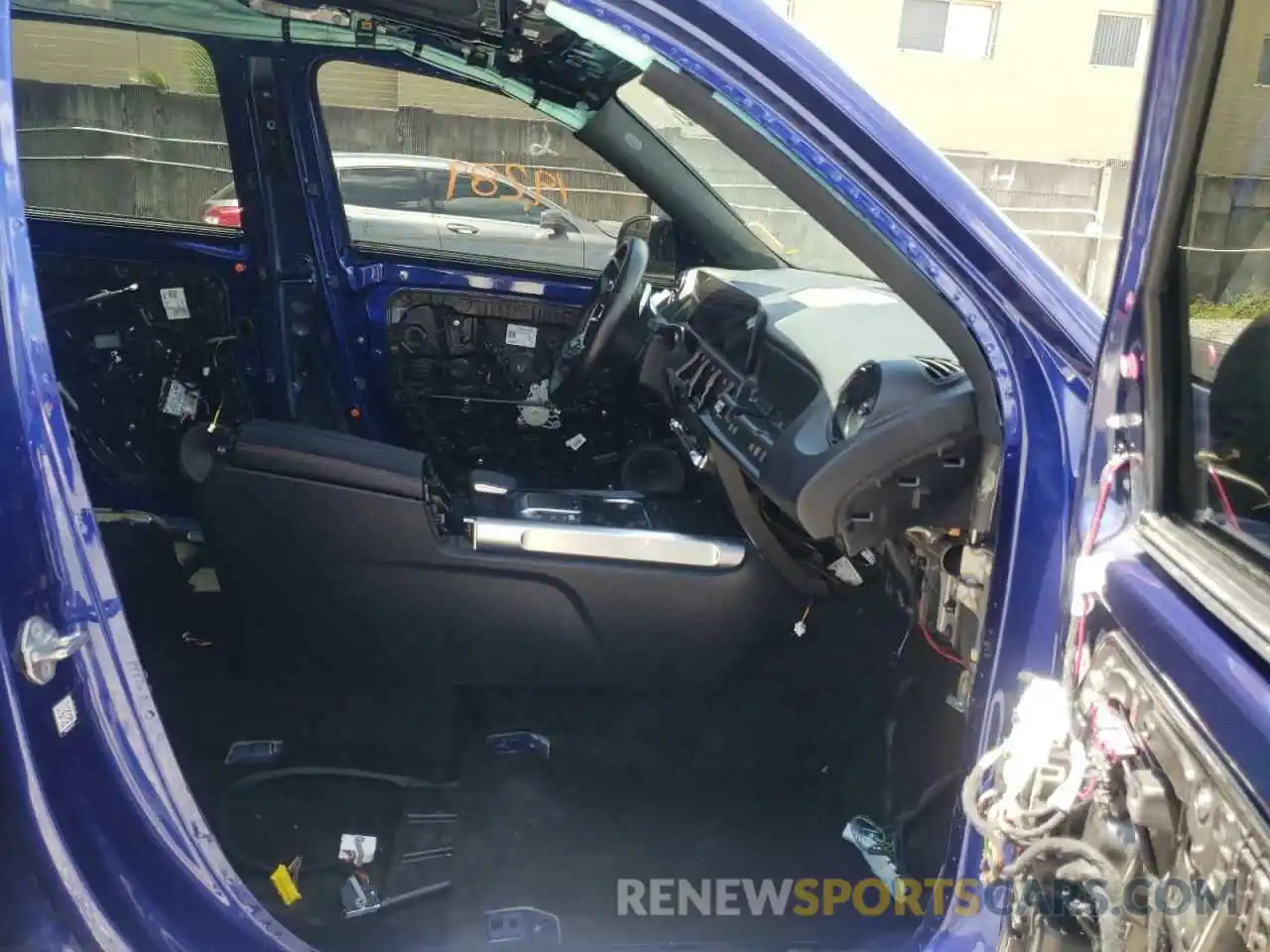 5 Photograph of a damaged car W1N4M4GB0MW102768 MERCEDES-BENZ GLB-CLASS 2021