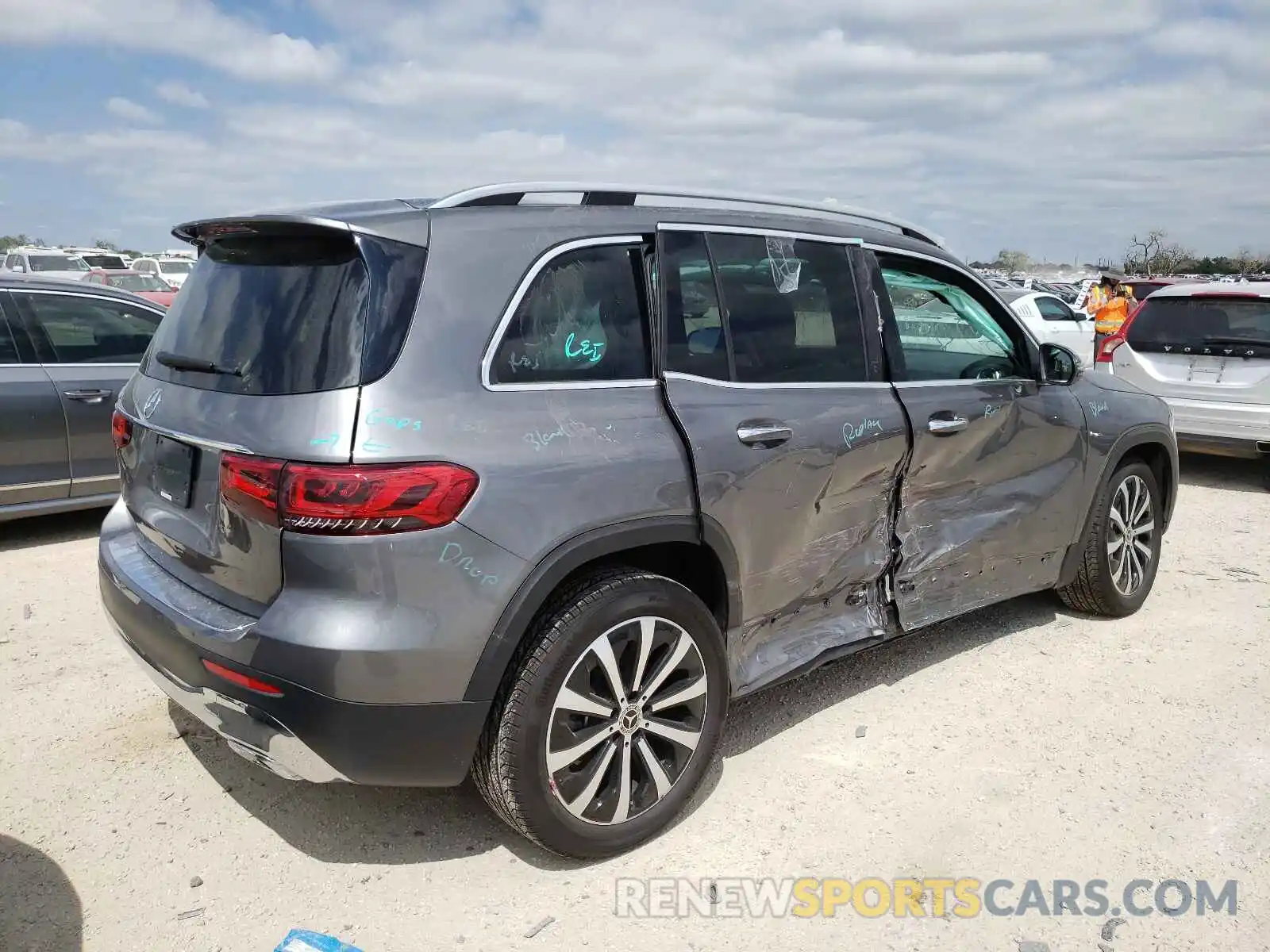 4 Photograph of a damaged car W1N4M4GB3MW121847 MERCEDES-BENZ GLB-CLASS 2021