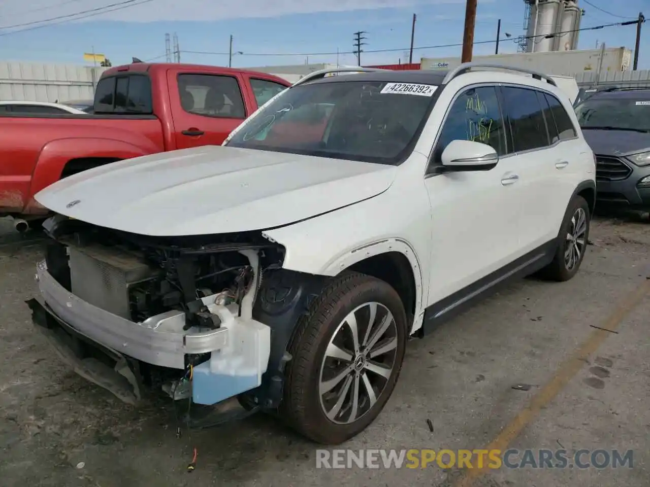 2 Photograph of a damaged car W1N4M4GB4MW089989 MERCEDES-BENZ GLB-CLASS 2021