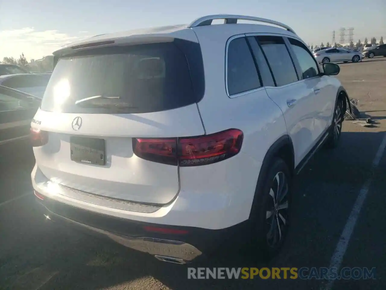 4 Photograph of a damaged car W1N4M4GB5MW155871 MERCEDES-BENZ GLB-CLASS 2021