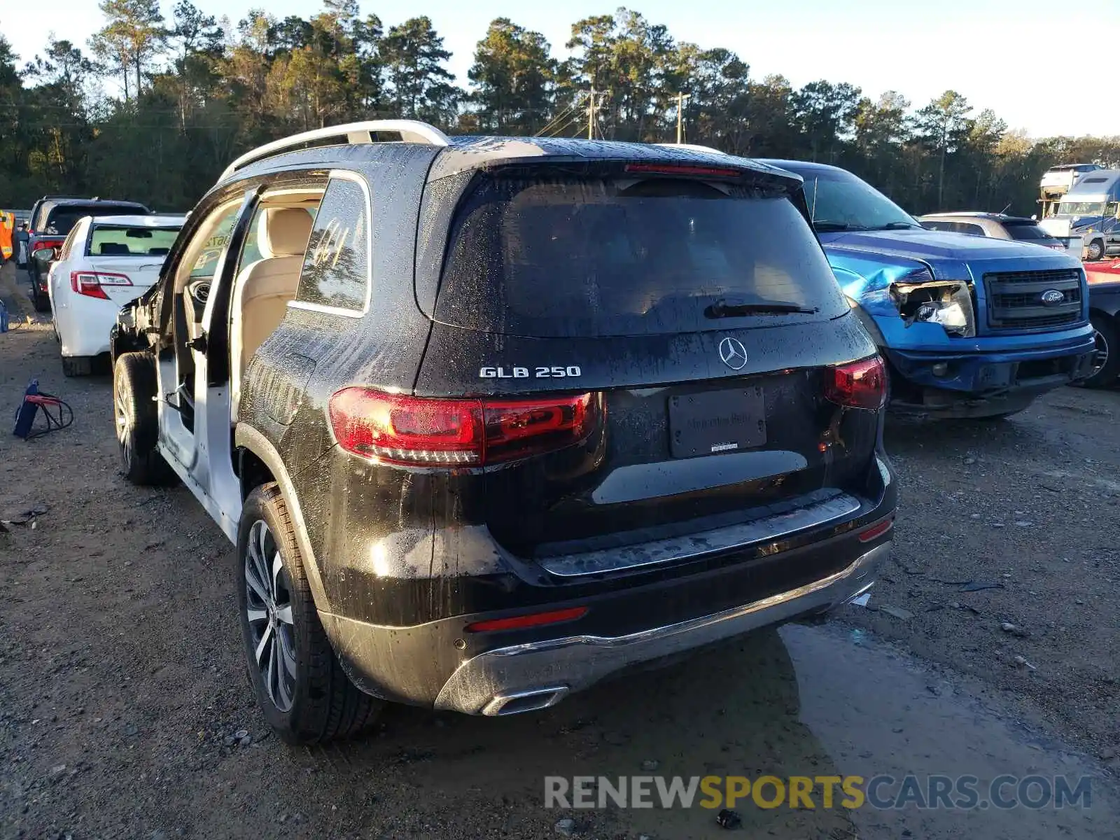 3 Photograph of a damaged car W1N4M4GB6MW100944 MERCEDES-BENZ GLB-CLASS 2021