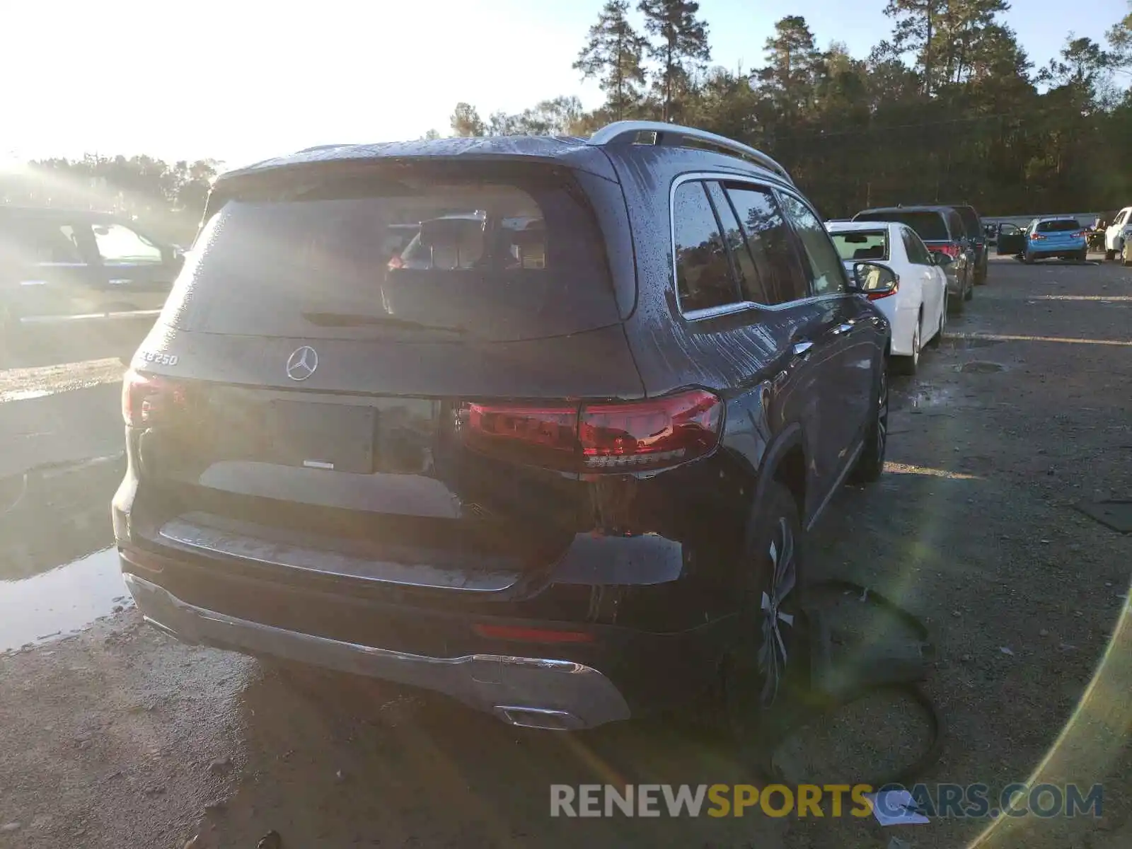 4 Photograph of a damaged car W1N4M4GB6MW100944 MERCEDES-BENZ GLB-CLASS 2021