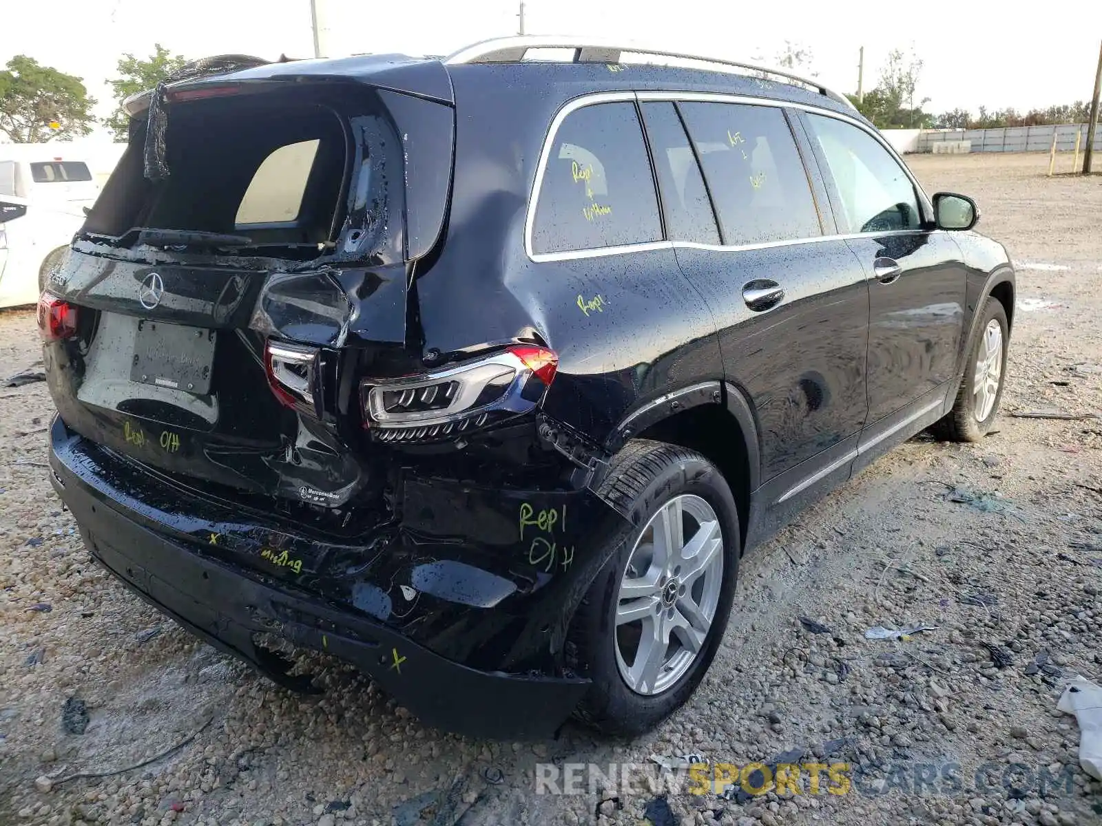 4 Photograph of a damaged car W1N4M4GB6MW145950 MERCEDES-BENZ GLB-CLASS 2021