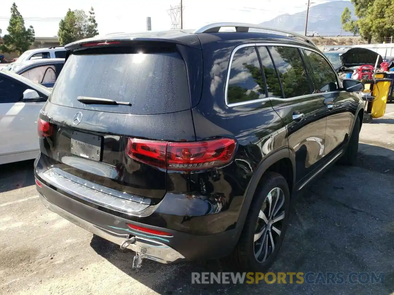 4 Photograph of a damaged car W1N4M4GB7MW097326 MERCEDES-BENZ GLB-CLASS 2021