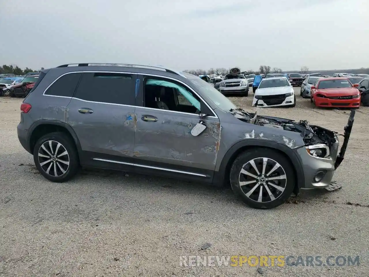 4 Photograph of a damaged car W1N4M4GB7MW142202 MERCEDES-BENZ GLB-CLASS 2021