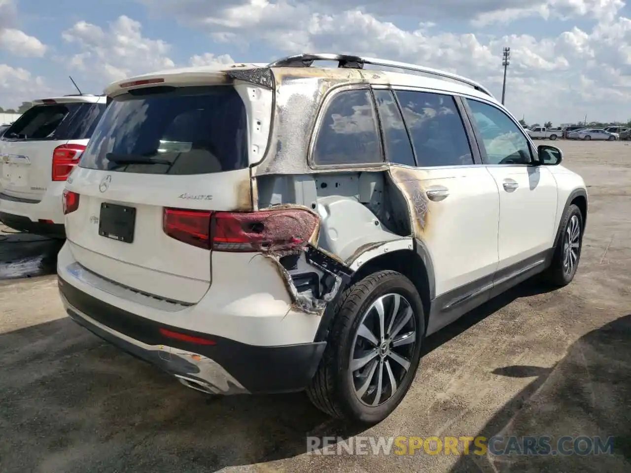 4 Photograph of a damaged car W1N4M4HB3MW102066 MERCEDES-BENZ GLB-CLASS 2021