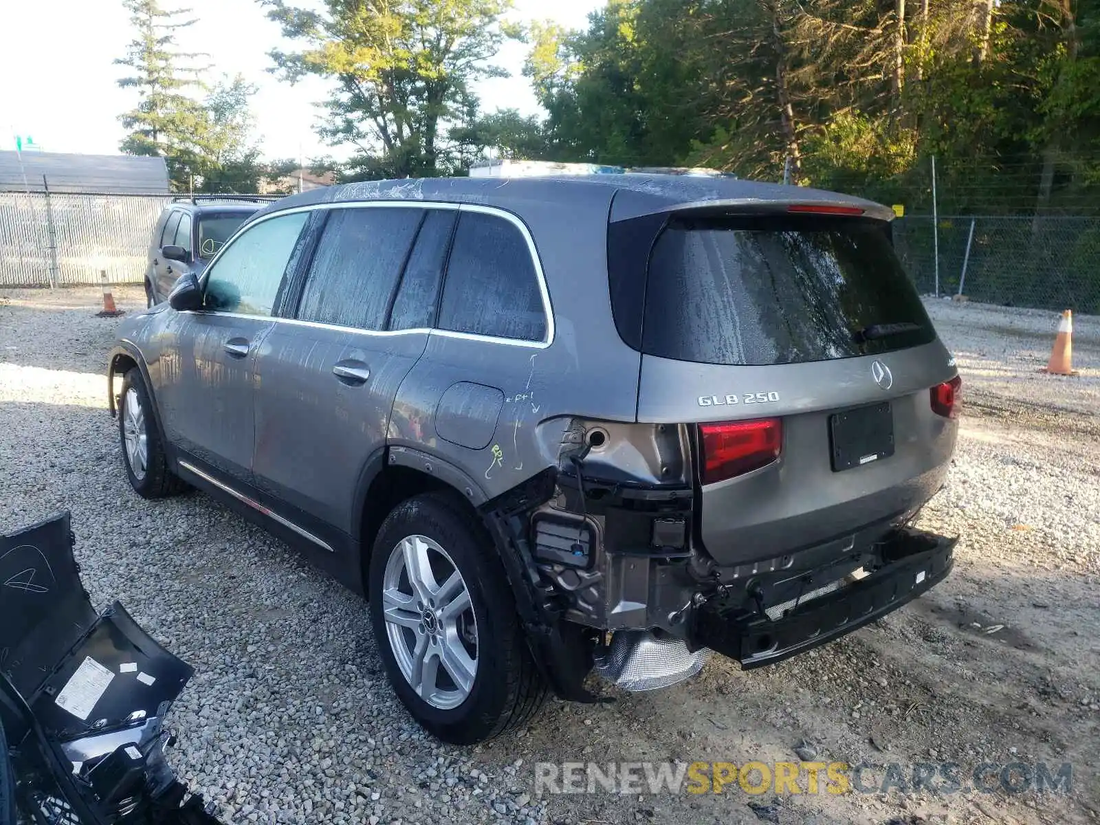 3 Photograph of a damaged car W1N4M4HBXMW138904 MERCEDES-BENZ GLB-CLASS 2021