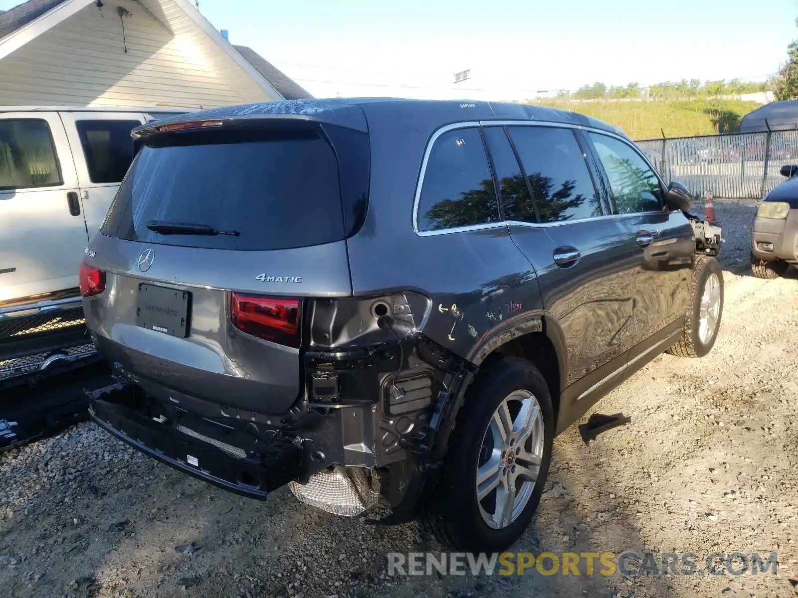 4 Photograph of a damaged car W1N4M4HBXMW138904 MERCEDES-BENZ GLB-CLASS 2021