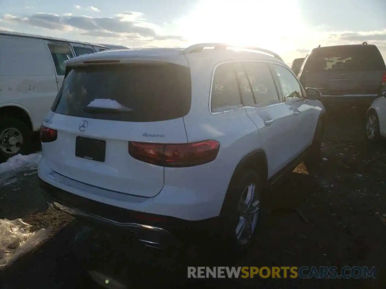 4 Photograph of a damaged car W1N4M4HBXMW151314 MERCEDES-BENZ GLB-CLASS 2021