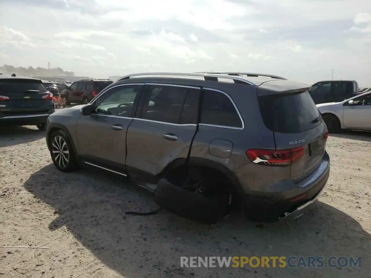 2 Photograph of a damaged car W1N4M4GB5NW246706 MERCEDES-BENZ GLB-CLASS 2022